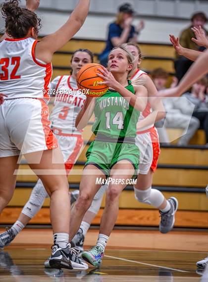 Thumbnail 3 in Hoxie vs Walnut Ridge (3A-2 District Tournament) photogallery.