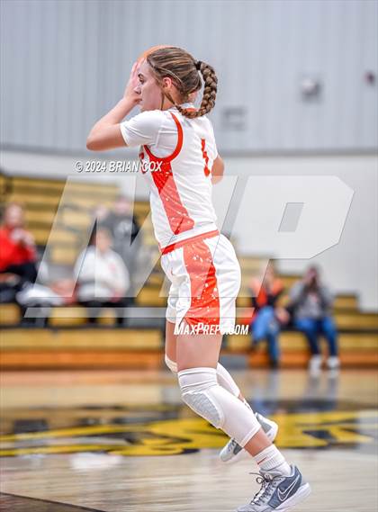 Thumbnail 2 in Hoxie vs Walnut Ridge (3A-2 District Tournament) photogallery.