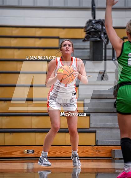 Thumbnail 1 in Hoxie vs Walnut Ridge (3A-2 District Tournament) photogallery.