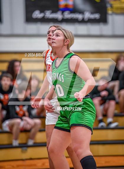 Thumbnail 3 in Hoxie vs Walnut Ridge (3A-2 District Tournament) photogallery.