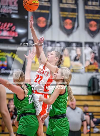 Thumbnail 3 in Hoxie vs Walnut Ridge (3A-2 District Tournament) photogallery.