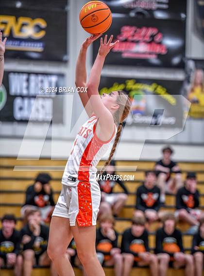 Thumbnail 3 in Hoxie vs Walnut Ridge (3A-2 District Tournament) photogallery.