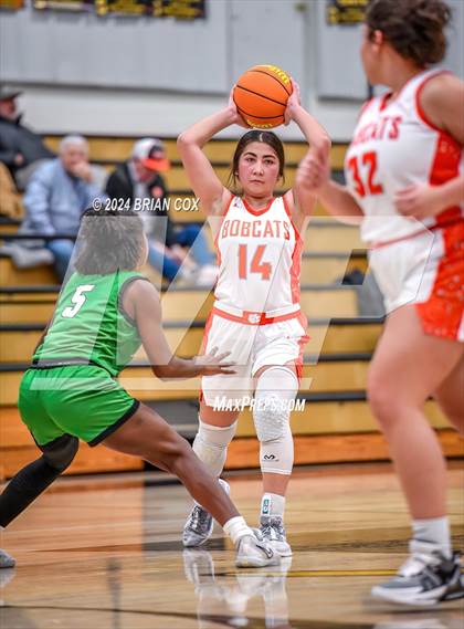 Thumbnail 3 in Hoxie vs Walnut Ridge (3A-2 District Tournament) photogallery.