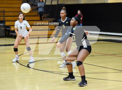 Thumbnail 3 in Bishop Montgomery vs. Murrieta Valley (CIF D2 Quarterfinal) photogallery.