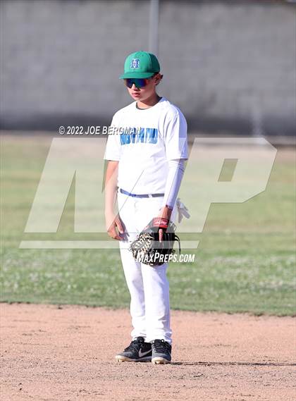 Thumbnail 3 in Ridgeview vs Highland (Stockdale Tournament) photogallery.