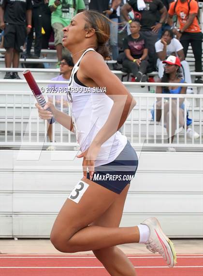 Thumbnail 2 in UIL 6A Track Region III Final photogallery.
