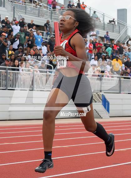 Thumbnail 2 in UIL 6A Track Region III Final photogallery.