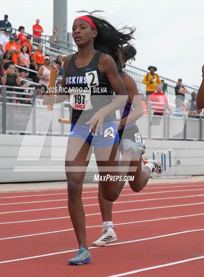 Thumbnail 2 in UIL 6A Track Region III Final photogallery.