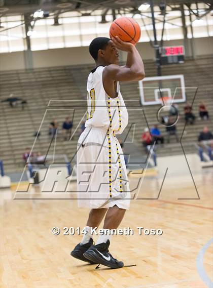 Thumbnail 1 in East Central vs. Clark (SAISD Tournament) photogallery.