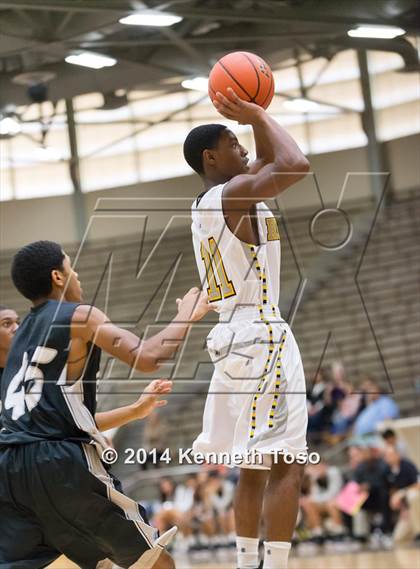 Thumbnail 2 in East Central vs. Clark (SAISD Tournament) photogallery.