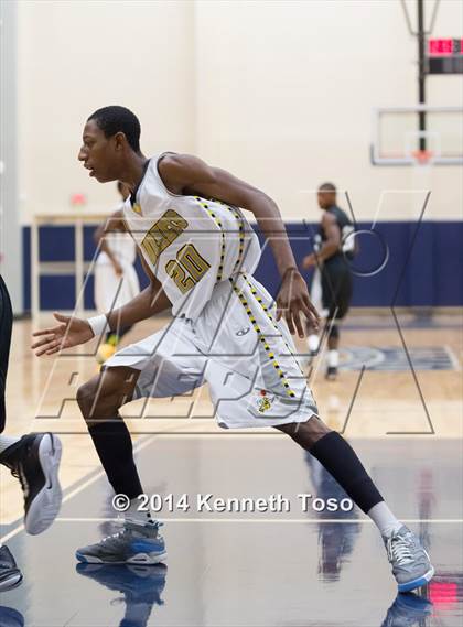 Thumbnail 2 in East Central vs. Clark (SAISD Tournament) photogallery.