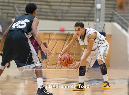 Thumbnail 3 in East Central vs. Clark (SAISD Tournament) photogallery.