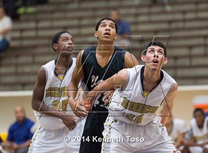 Thumbnail 3 in East Central vs. Clark (SAISD Tournament) photogallery.