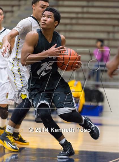 Thumbnail 1 in East Central vs. Clark (SAISD Tournament) photogallery.