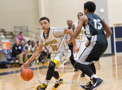 Thumbnail 3 in East Central vs. Clark (SAISD Tournament) photogallery.