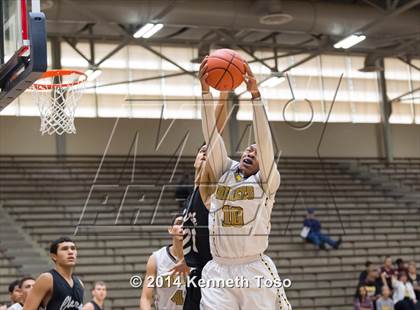 Thumbnail 3 in East Central vs. Clark (SAISD Tournament) photogallery.