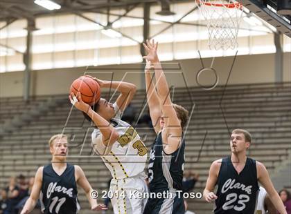 Thumbnail 3 in East Central vs. Clark (SAISD Tournament) photogallery.