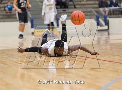 Thumbnail 2 in East Central vs. Clark (SAISD Tournament) photogallery.