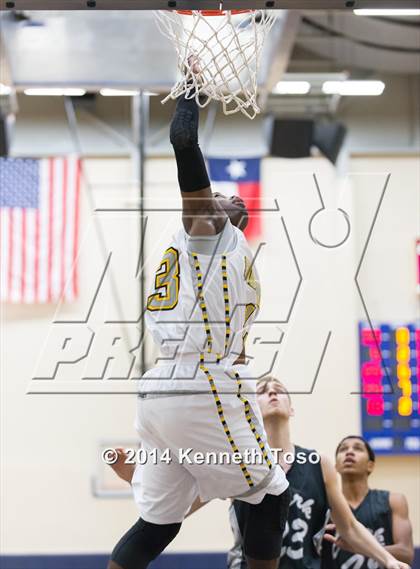 Thumbnail 1 in East Central vs. Clark (SAISD Tournament) photogallery.