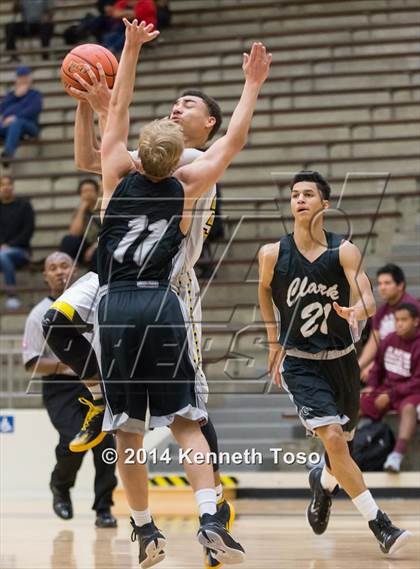 Thumbnail 3 in East Central vs. Clark (SAISD Tournament) photogallery.