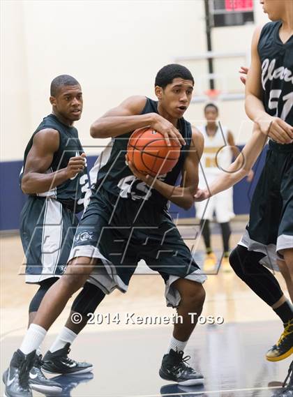 Thumbnail 3 in East Central vs. Clark (SAISD Tournament) photogallery.