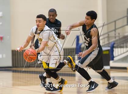 Thumbnail 2 in East Central vs. Clark (SAISD Tournament) photogallery.