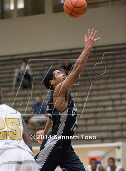 Thumbnail 2 in East Central vs. Clark (SAISD Tournament) photogallery.