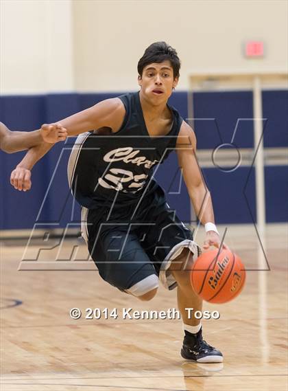 Thumbnail 3 in East Central vs. Clark (SAISD Tournament) photogallery.