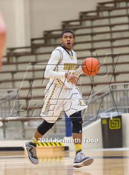 Thumbnail 3 in East Central vs. Clark (SAISD Tournament) photogallery.