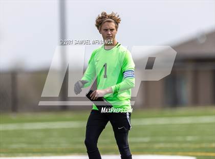 Thumbnail 2 in Gretna vs. Millard North photogallery.