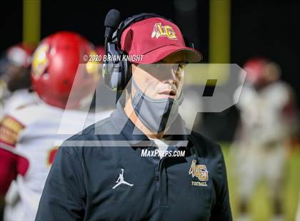 Thumbnail 3 in Lake Gibson vs. Southeast (FHSAA Class 6A Regional Playoff) photogallery.