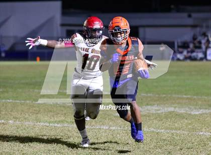 Thumbnail 2 in Lake Gibson vs. Southeast (FHSAA Class 6A Regional Playoff) photogallery.
