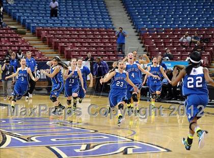 Thumbnail 2 in La Jolla Country Day vs. Salesian (CIF State D4 Final) photogallery.