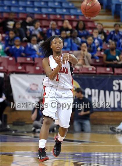 Thumbnail 3 in La Jolla Country Day vs. Salesian (CIF State D4 Final) photogallery.