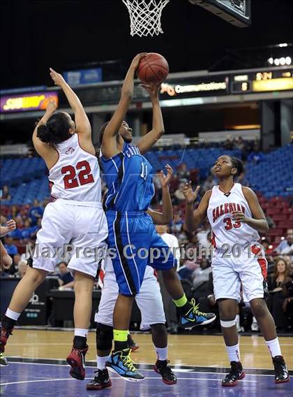 Thumbnail 3 in La Jolla Country Day vs. Salesian (CIF State D4 Final) photogallery.