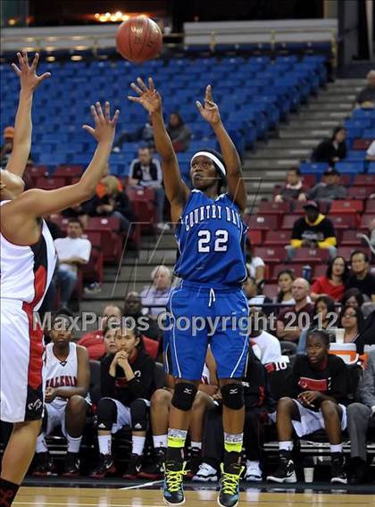 Thumbnail 3 in La Jolla Country Day vs. Salesian (CIF State D4 Final) photogallery.