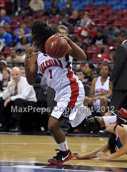 Thumbnail 3 in La Jolla Country Day vs. Salesian (CIF State D4 Final) photogallery.