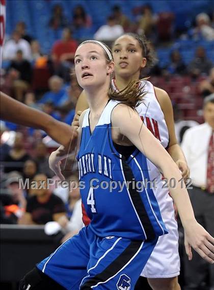 Thumbnail 1 in La Jolla Country Day vs. Salesian (CIF State D4 Final) photogallery.