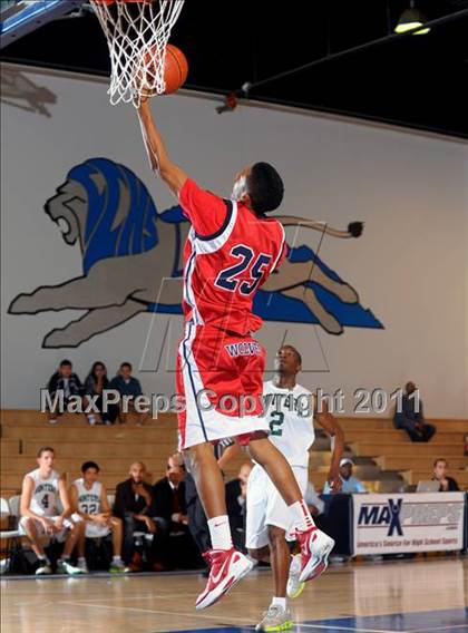 Thumbnail 3 in Canoga Park vs King (MaxPreps Holiday Classic) photogallery.