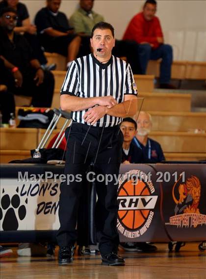 Thumbnail 2 in Canoga Park vs King (MaxPreps Holiday Classic) photogallery.