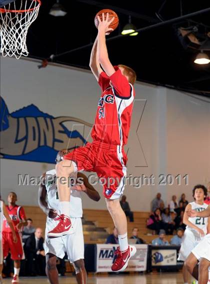 Thumbnail 2 in Canoga Park vs King (MaxPreps Holiday Classic) photogallery.
