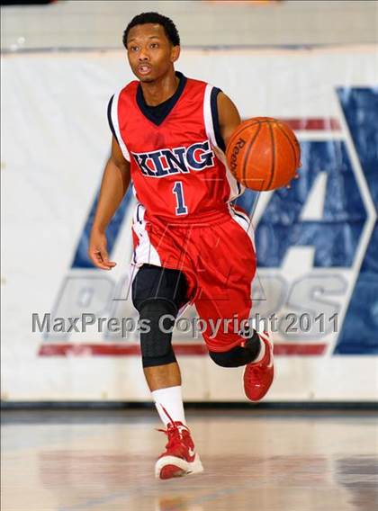 Thumbnail 3 in Canoga Park vs King (MaxPreps Holiday Classic) photogallery.