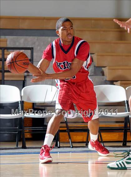 Thumbnail 2 in Canoga Park vs King (MaxPreps Holiday Classic) photogallery.