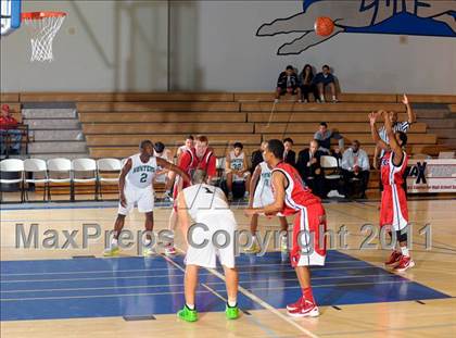 Thumbnail 3 in Canoga Park vs King (MaxPreps Holiday Classic) photogallery.