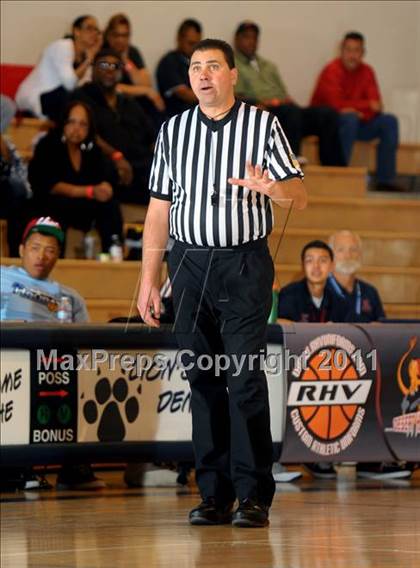 Thumbnail 1 in Canoga Park vs King (MaxPreps Holiday Classic) photogallery.