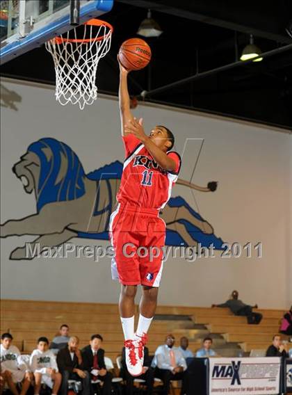 Thumbnail 3 in Canoga Park vs King (MaxPreps Holiday Classic) photogallery.
