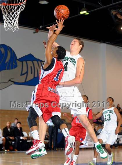 Thumbnail 1 in Canoga Park vs King (MaxPreps Holiday Classic) photogallery.