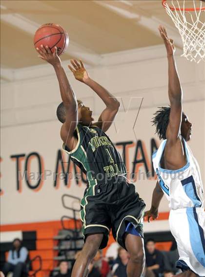 Thumbnail 3 in Monterey Trail vs. Burbank photogallery.