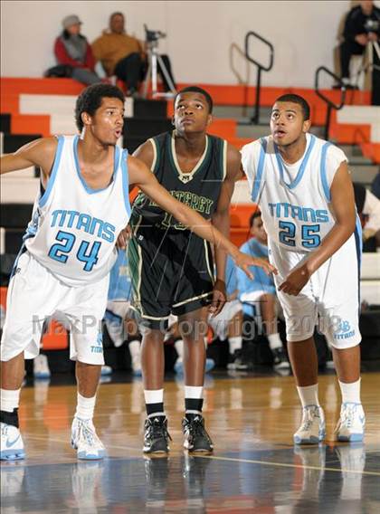 Thumbnail 3 in Monterey Trail vs. Burbank photogallery.