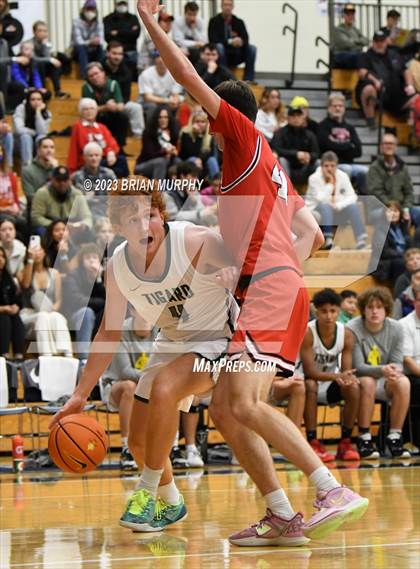 Thumbnail 3 in Tigard vs Lincoln (Les Schwab Invitational) photogallery.